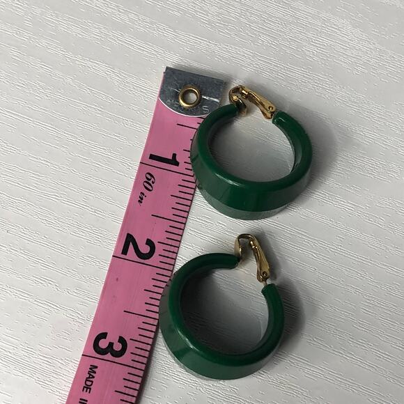 Vintage Chunky Green Plastic Clip On Earrings - Picture 7 of 7